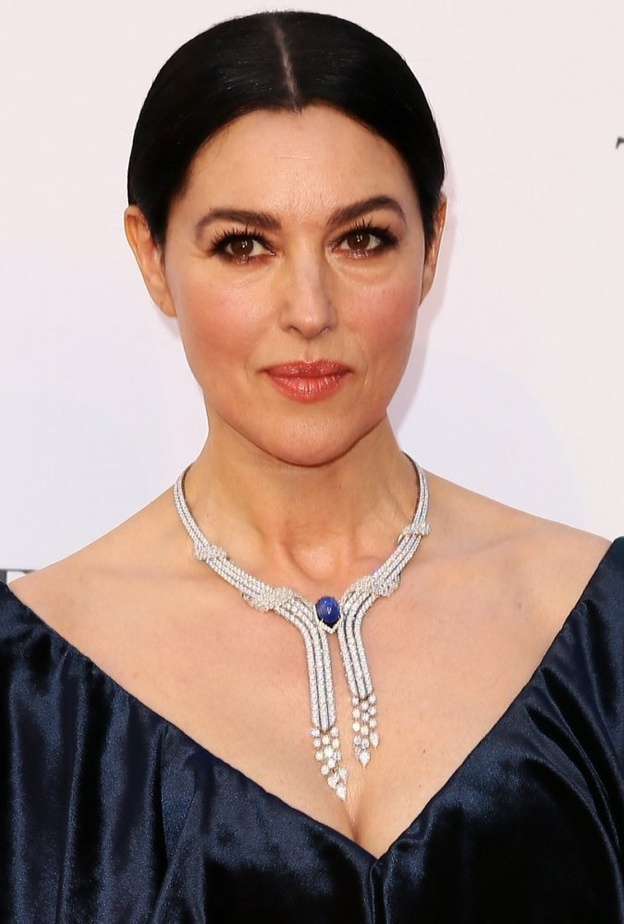  مونيكا بيلوتشي راقية بقلادة الماس والياقوت من كارتييه Cartier