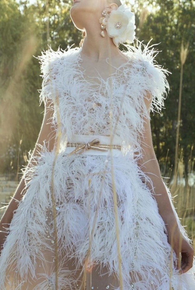 فستان ابيض من ايلي صعب