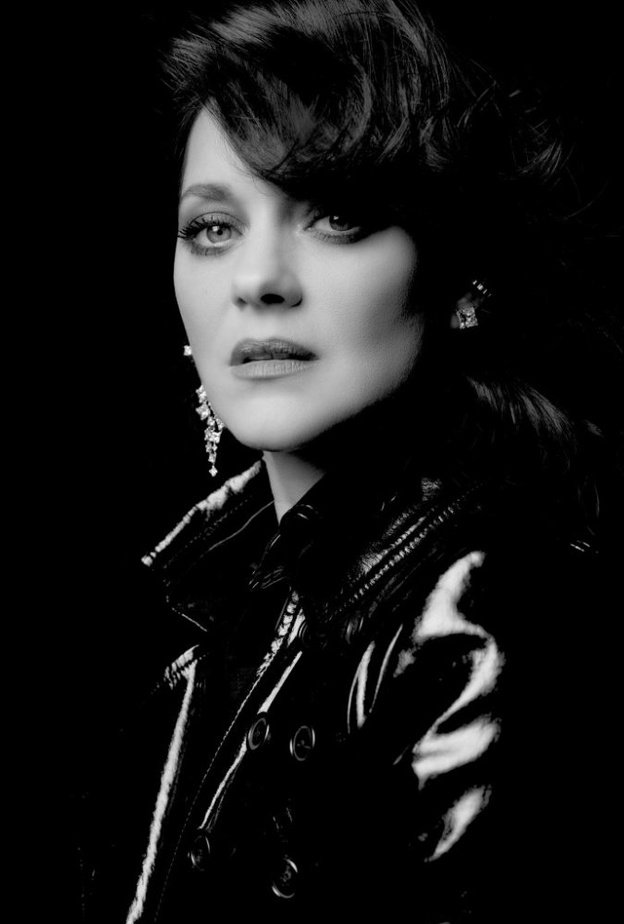 Ice Cube Capsule.. رؤية ماريون كوتيار للمجوهرات الأخلاقية بالتعاون مع كارولين شوفوليه 