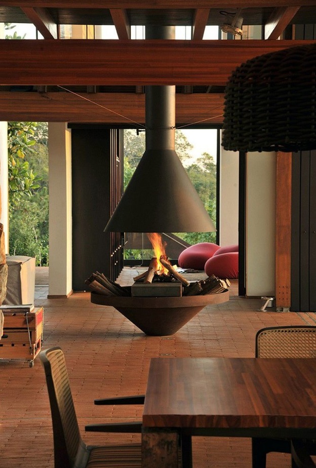 مدفأة دائرية باللون الأسود وبتصميم مودرن