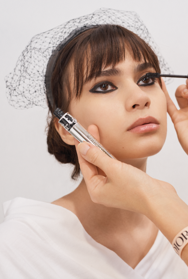 خلف كواليس عرض  SPRING-SUMMER 2021 READY-TO-WEAR