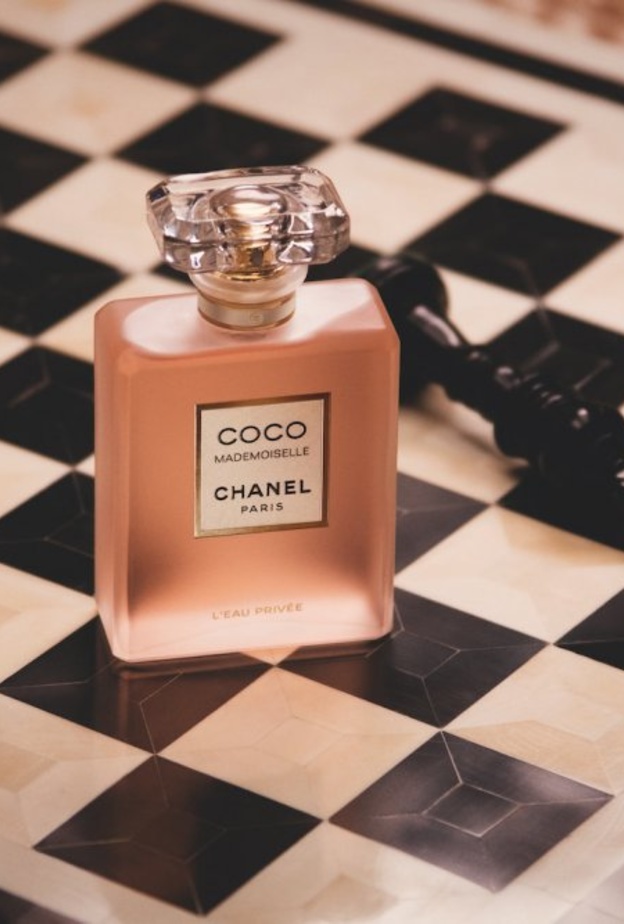 إصدار دافئ بإشراقة ناعمة يجعل منه أفضل تعبير عطري من Coco Mademoiselle