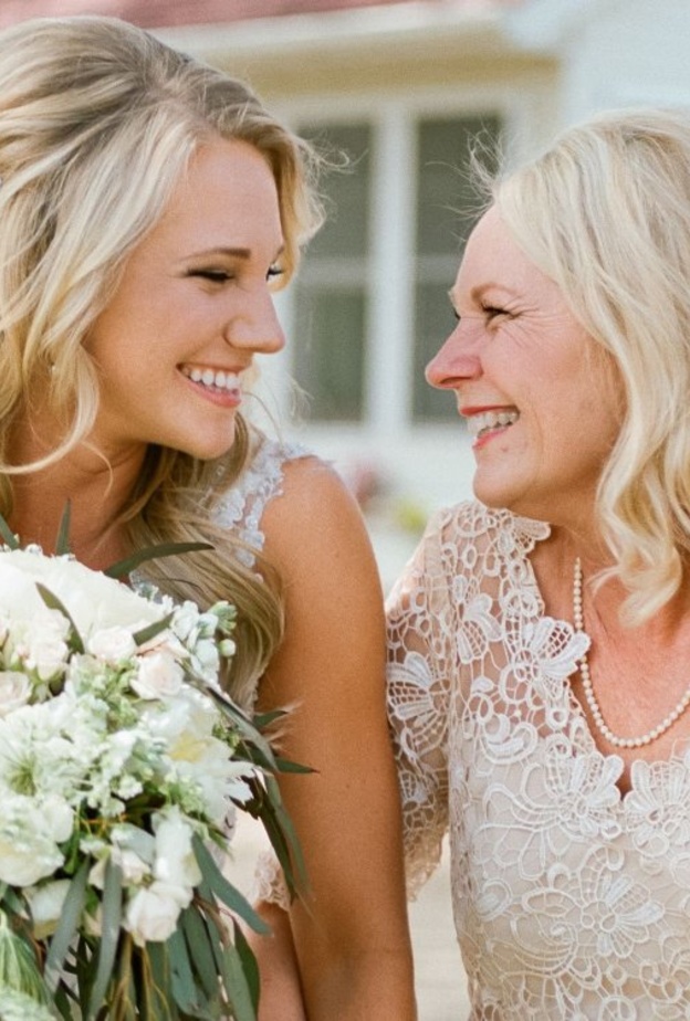 كيف تتعاملين مع حماتك خلال تنظيم زفافك - تقبلي حماتك كما تتقبلين والدتك