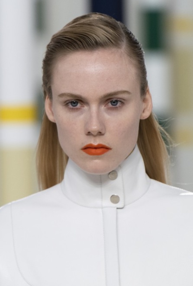 الوان احمر شفاه برتقالية لخريف 2020 بأسلوب Hermes