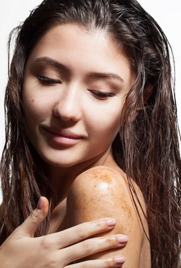 طريقة تقشير الجسم بالقهوة للتخلص من السيلوليت بمناسبة اليوم العالمي للقهوة