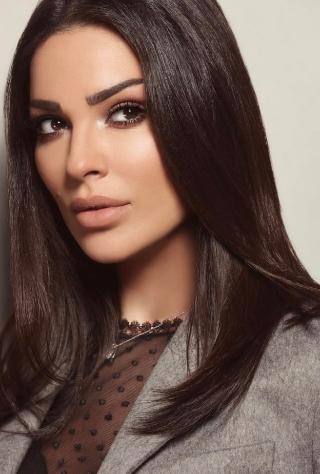  مكياج ترابي نهاري رائع بأسلوب نادين نجيم