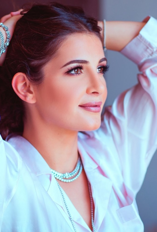 خطوات تطبيق مكياج ناعم وبرونزي لاطلالات النهار من وحي شام الذهبي