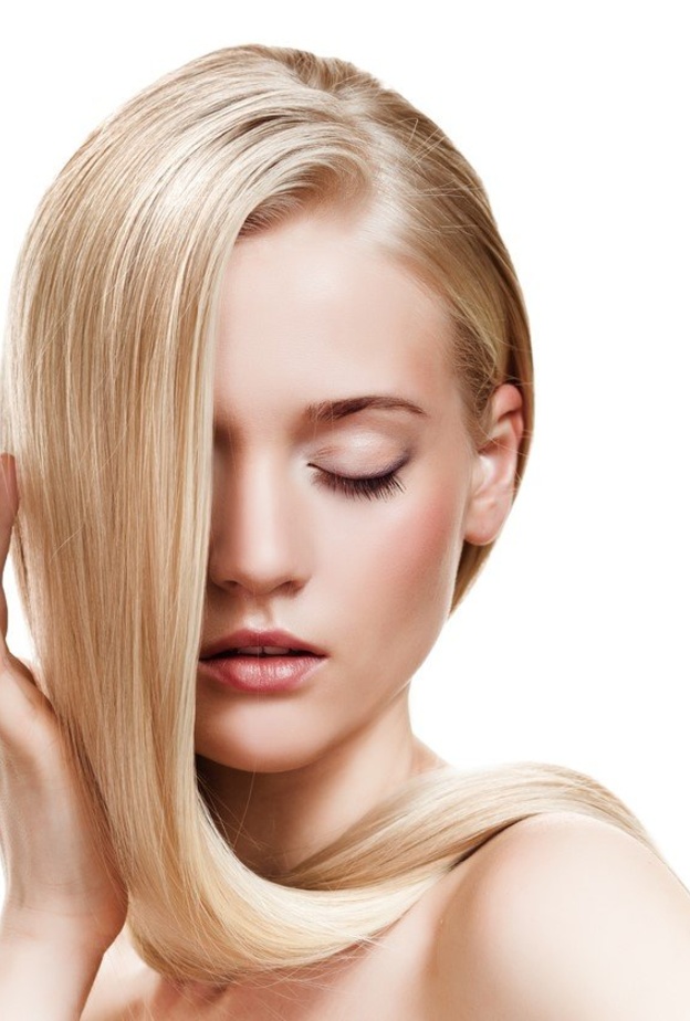 فوائد الليمون يزيد لمعان الشعر وترطيبه