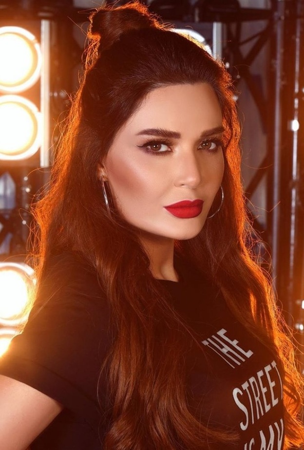 سيرين عبد النور تقص شعرها مع بداية الخريف