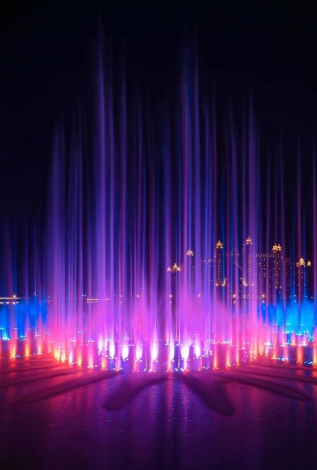 "ذي بوينت" في دبي تحتضن أكبر نافورة مياه في العالم