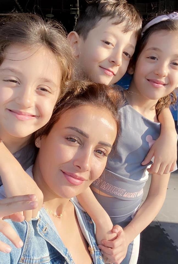  كندة حنا مع اطفالها