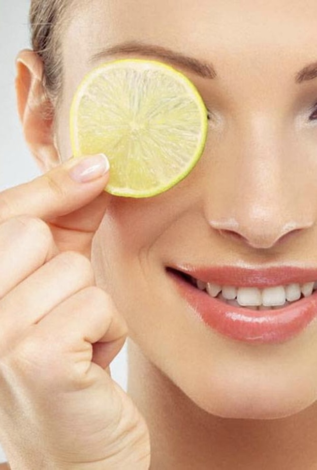  الليمون مع العسل يساعد على تفتيح البشرة الحساسة