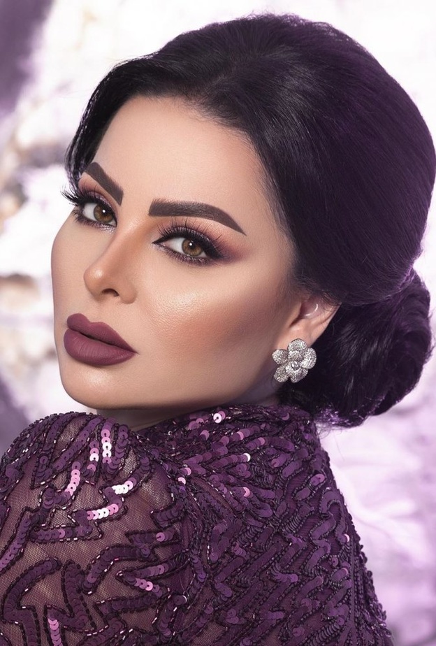  مكياج عروس قوي وبنفسجي مستوحى من اطلالة ديانا كرزون