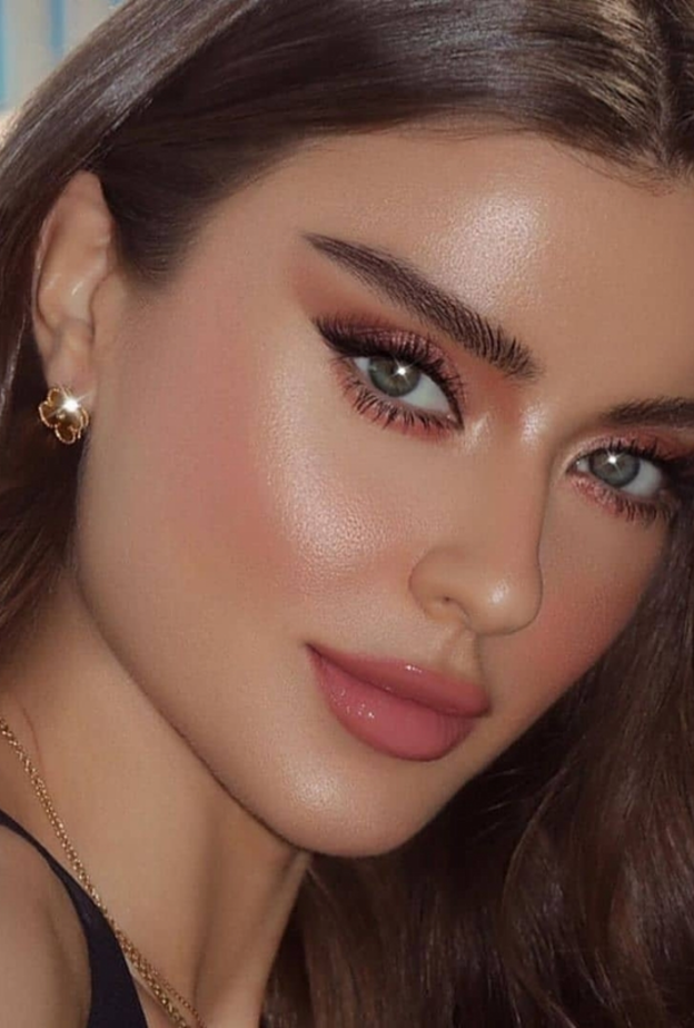 مكياج ناعم لإطلالة مختلفة وجذابة في خريف 2020 