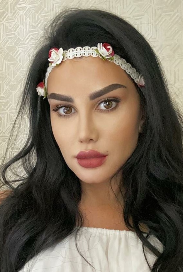 جيني أسبر في احدث اطلالة لها