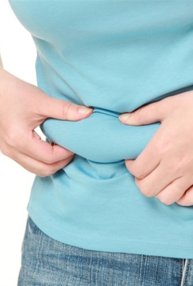 أسباب ظهور ترهلات البطن وطرق علاجها الفعالة