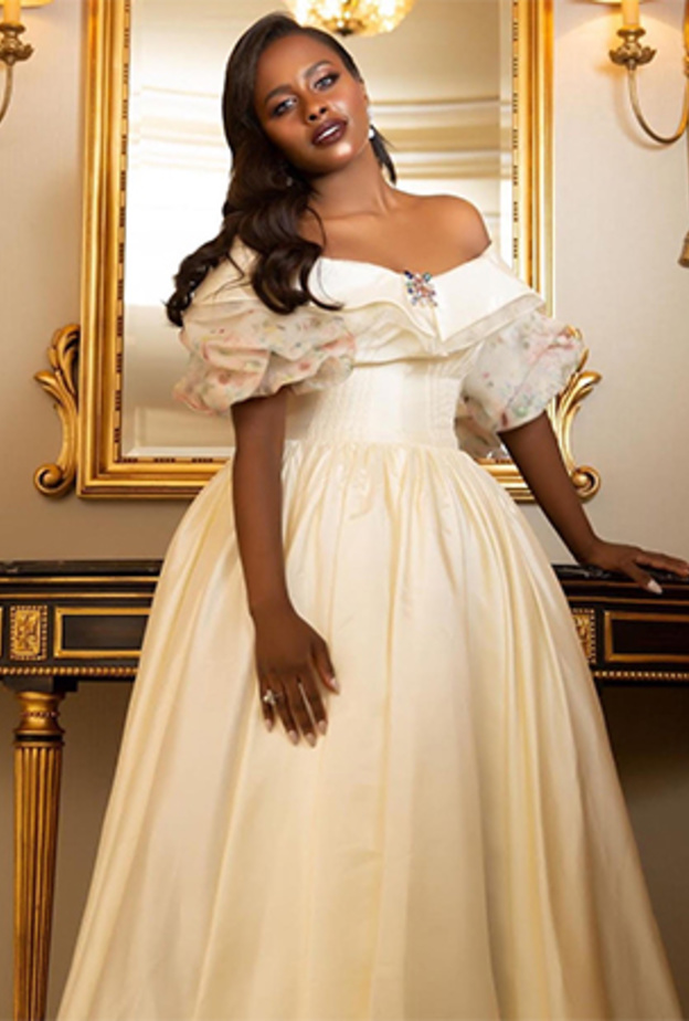 داليا مبارك بالفستان الابيض المنفوش