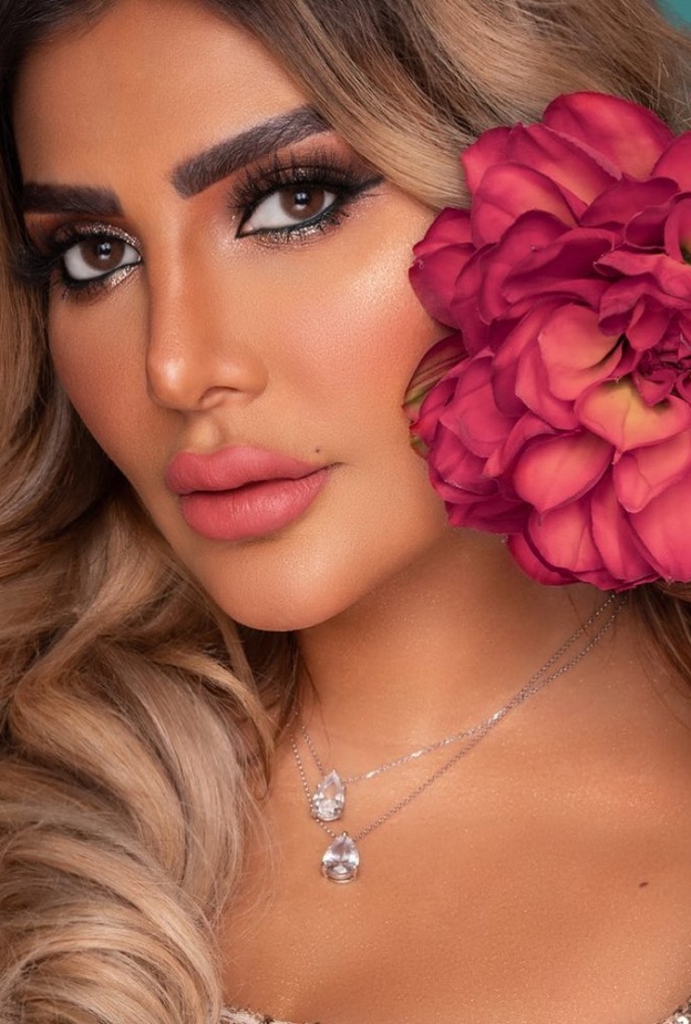 مكياج خليجي ذهبي يناسب العرائس