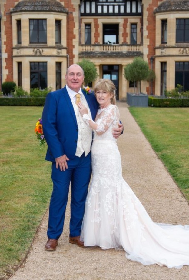 حفل زفاف عروس مصابة بالسرطان