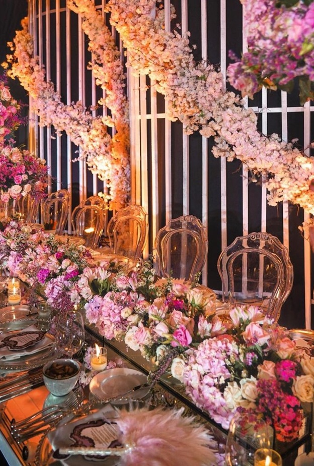  اكاليل الزهور باللون الوردي من تصميم فادي فتوح