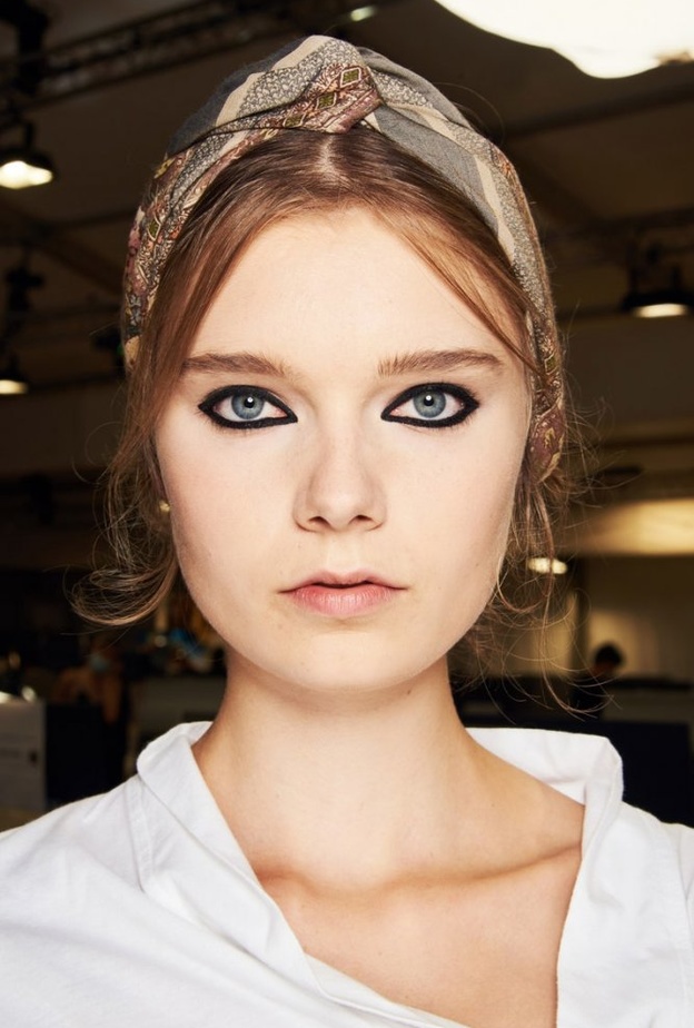  اجمل رسمات ايلاينر باللون الاسود العريض بأسلوب دار Christian Dior