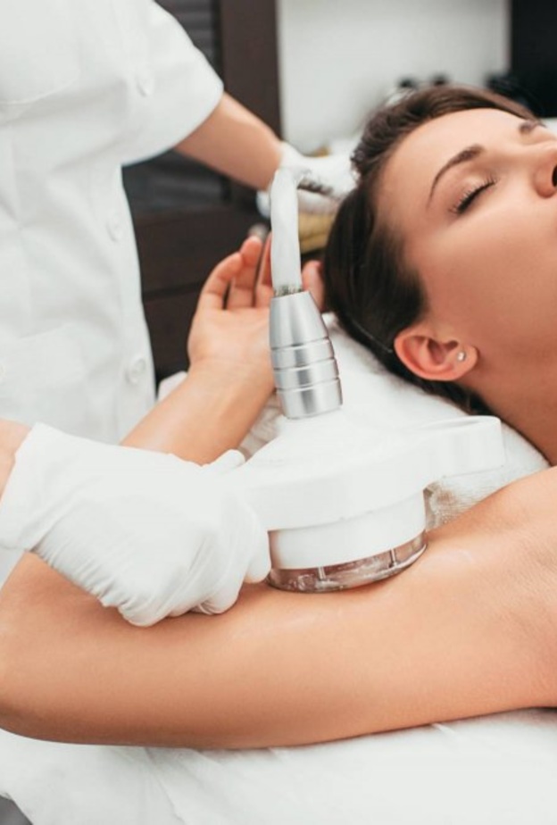 عملية تجميل الزنود أهم أضرارها وكيف تتم 