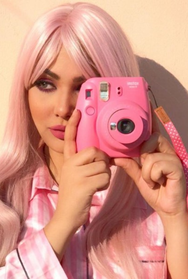 ابتسام تسكت بالشعر الوردي