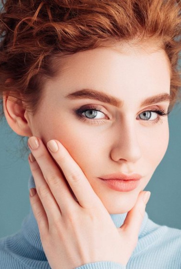 أحمر الشفاه بألوان فاتحة لبشرة بيضاء