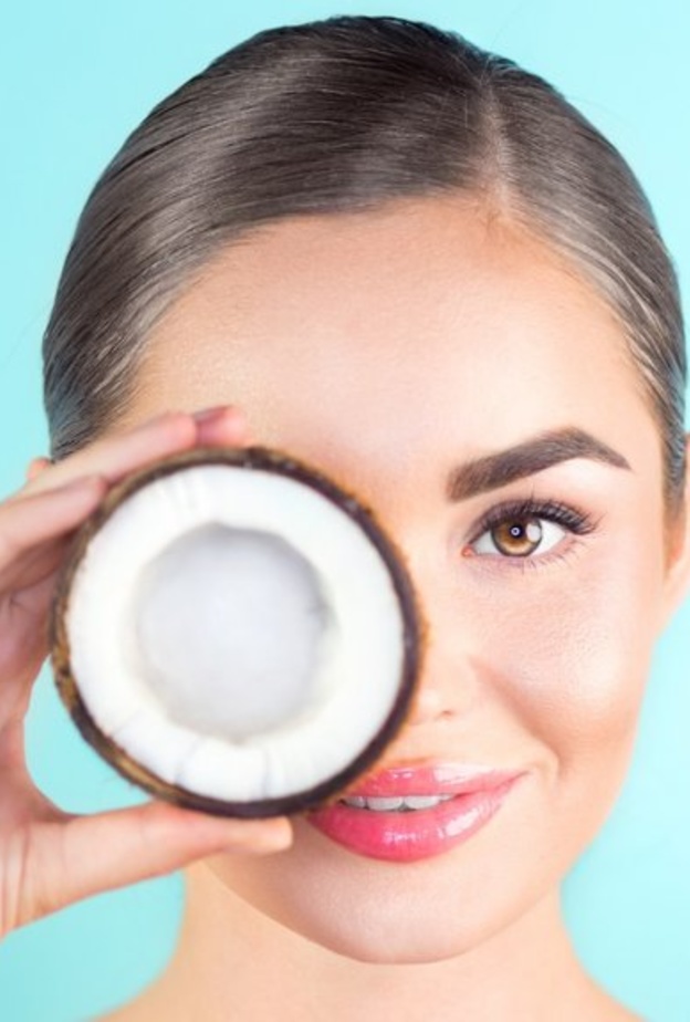 ماسكات طبيعية من زيت جوز الهند يساعد على ترطيب البشرة