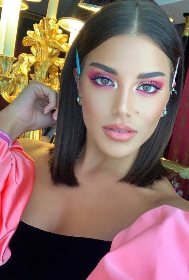 درجات احمر الشفاه الوردي اختاريها في شهر التوعية بسرطان الثدي