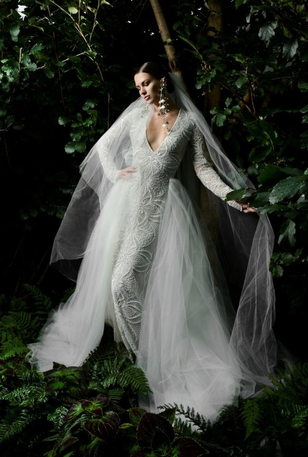 فساتين زفاف نعيم خان مع تنورة متصلة