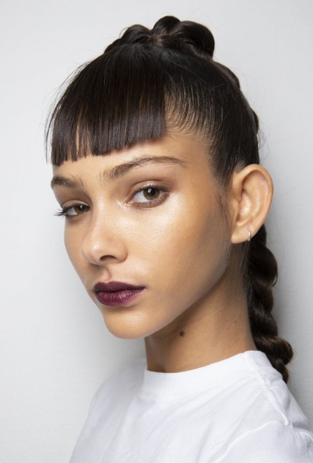 تسريحات شعر مرفوعة مع الغرة الامامية لخريف 2020 من دار Laquan Smith