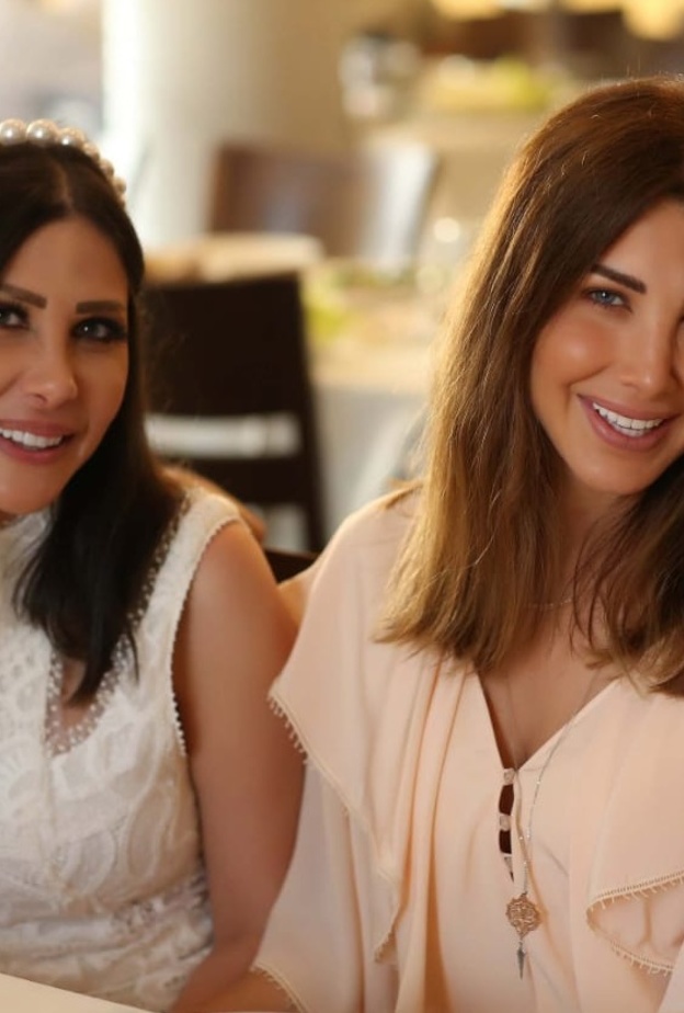 نانسي عجرم بأحدث ظهور لها مع شقيقتها نادين عجرم