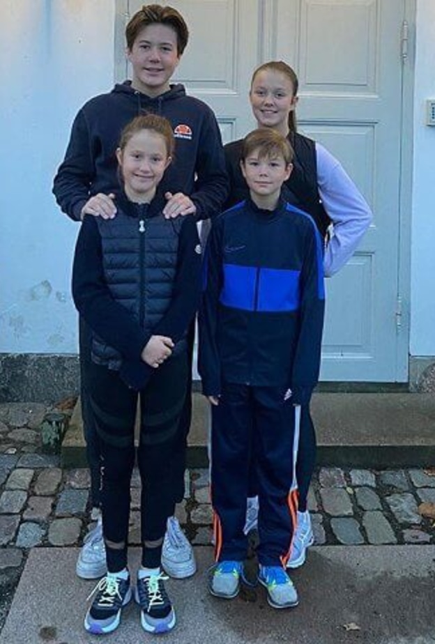 العائلة المالكة الدنماركية تشارك في اليوم الرياضي في مدرسة دنماركية