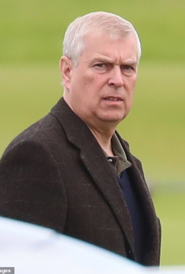 إزالة صور الأمير أندور من متجر الهدايا التذكارية