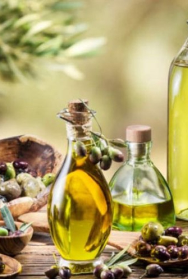 زيت الزيتون البكر القطفة الأولى يعتبر أحد أفضل أنواع زيت الزيتون من ناحية الجودة والقيمة الغذائية العالية التي يحتوي عليها، يتأثر بدرجات الحرارة العالية 