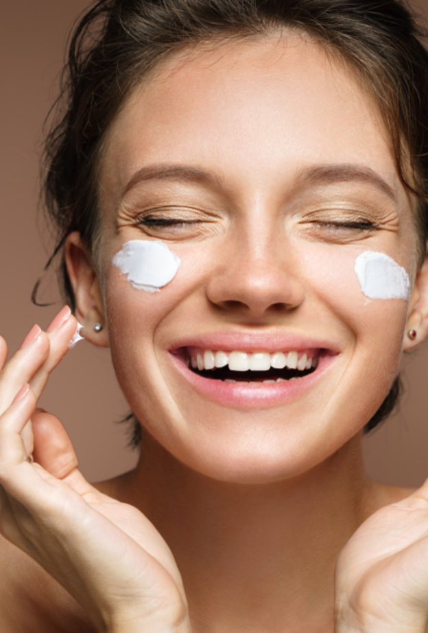  أفضل أنواع كريم الترطيب للبشرة لخريف وشتاء 2021