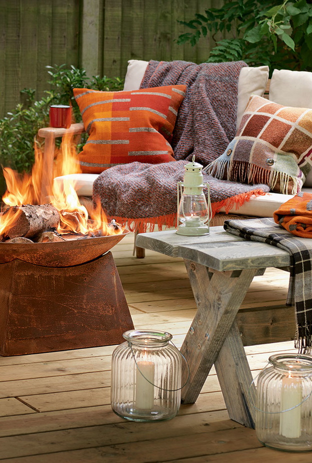 الأقمشة الشتوية لديكورات جلسات خارجية دافئة