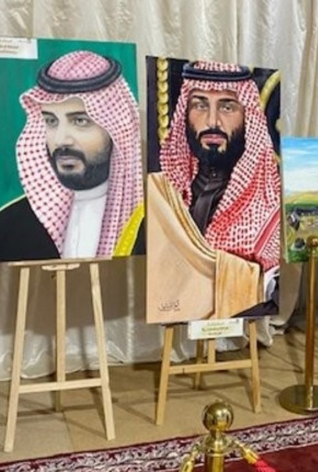  جانب من اللوحات التشكيلية في المعرض