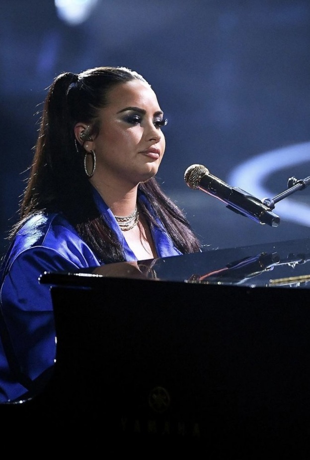 أداء ديمي لوفاتو لأغنيتها الجديدة في حفل Billboard Music Awards 2020