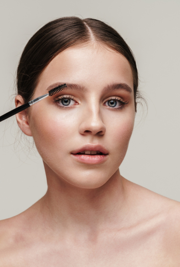  كيفية رسم الحواجب بمظهر طبيعي بعد العلاج الكيميائي