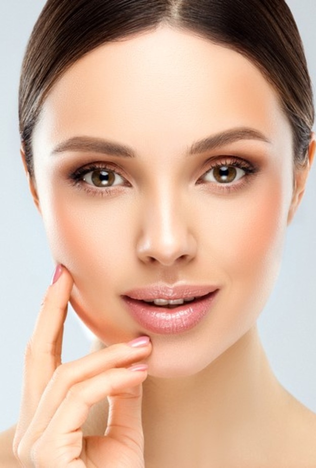 نصائح جمالية للعناية ببشرة مريضة سرطان الثدي باستخدام التوت الاحمر