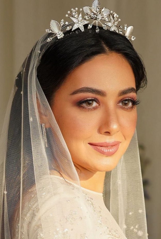  نجلاء زيني تولت مكياج ابنتها في يوم زفافها