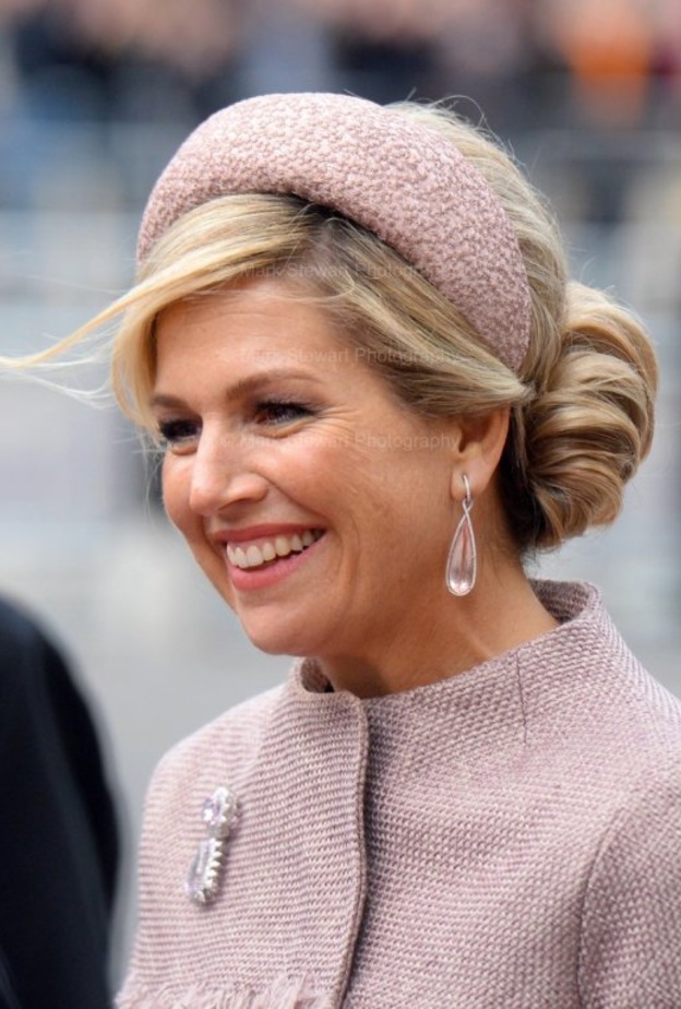  أجمل المجوهرات الملكية المزينة بالأحجار الكريمة باللون الوردي 