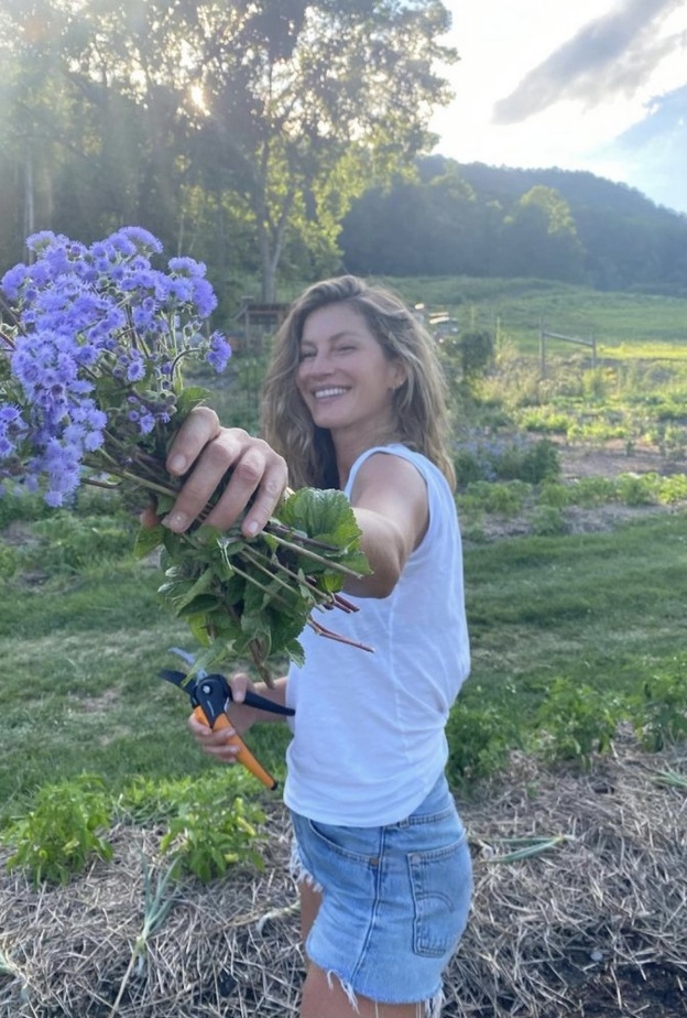 تشجع جيزيل متابعيها على اختيار الطعام الطبيعي للحفاظ على الصحة من خلال تجاربها الخاصة