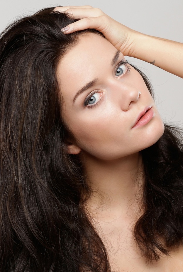 خلطات طبيعية لتنظيف فروة الرأس من الرواسب