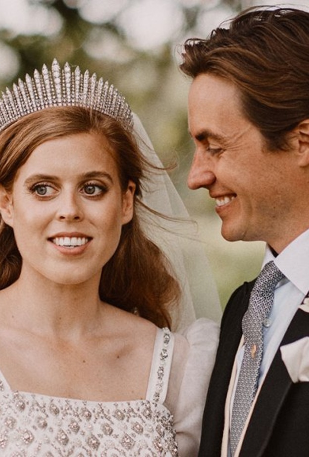 الأميرة بياتريس فخورة بارتداء فستان جدتها ملكة بريطانيا