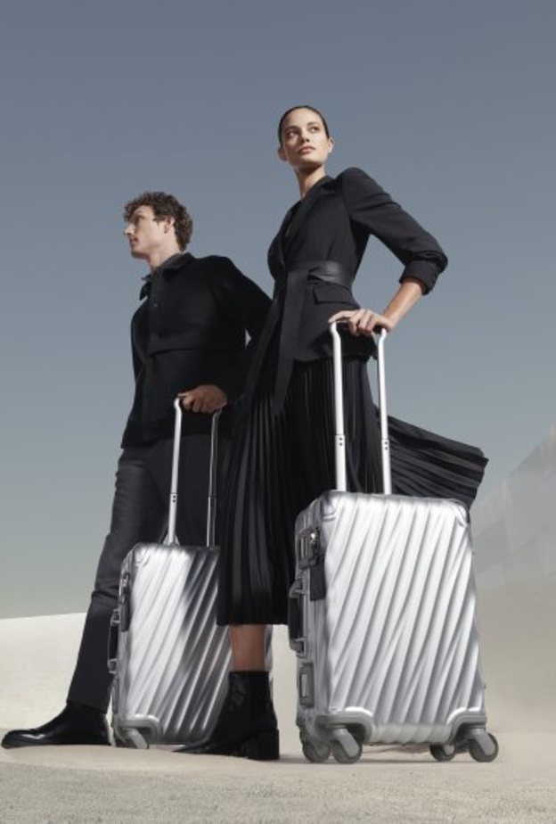 TUMI تطلق منصاتها الإلكترونية الجديدة 