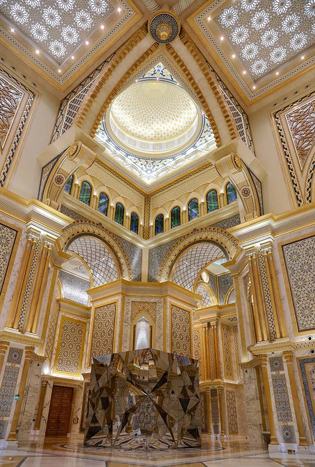 قصر الوطن في أبوظبي يفتح أبوابه من جديد