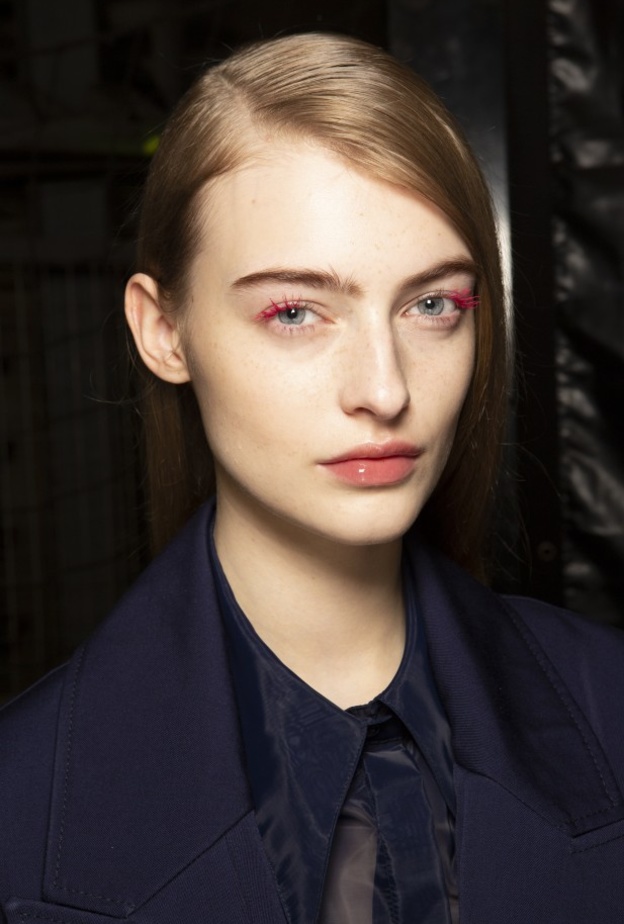 طرق لإدخال اللون الوردي إلى إطلالتك الجمالية بأسلوب  Off White